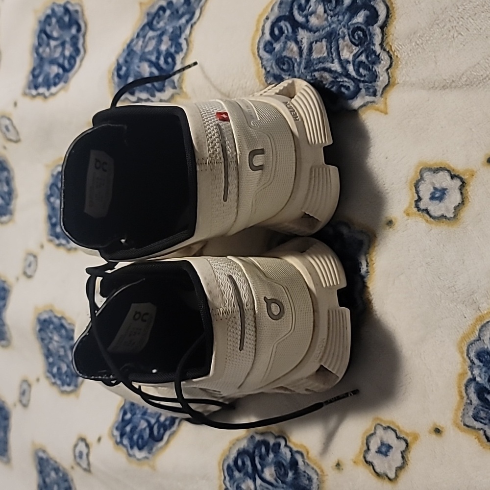Shoes - Picture 5 of 6